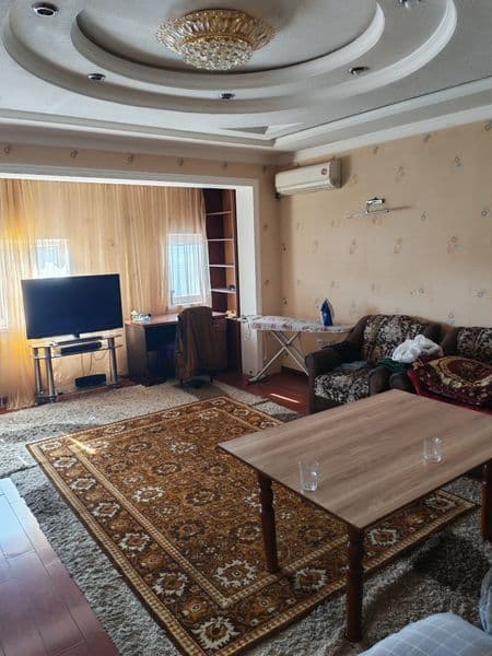 Ahmad Donish bozori ro'parasidagi domda sheriklikka kvartira