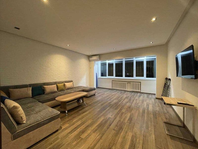 2/9/9 - 6.600.000 (550) <br />
<br />
Адрес: м. Хамза<br />
