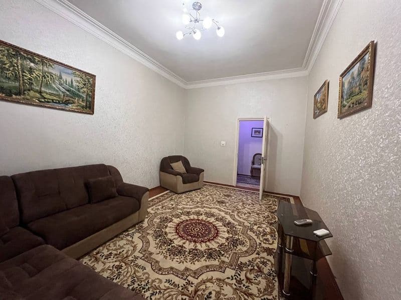 Сдам в аренду очень  чистую,просторную квартиру  на 2 этаже 