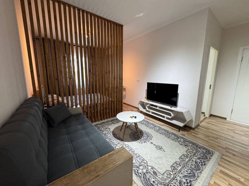 Отличное расположение дома - всё рядом - много магазинов, Це — фото 3