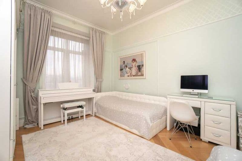 Сдаётся квартира на в центре!<br />
Ойбек <br />
7 этажный д