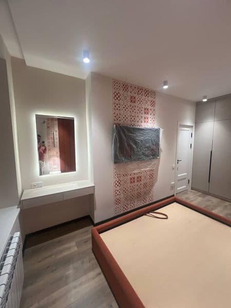 Срочно сдаётся  2 комнатная квартира в центре города 4 этаж  — фото 4