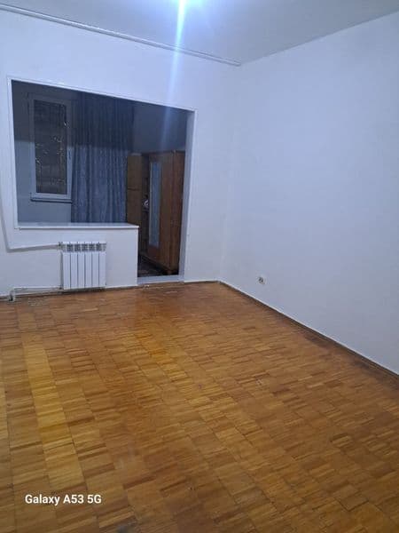 Задаётся одна комнатная квартира .Учтепинсий р-н 25кв.