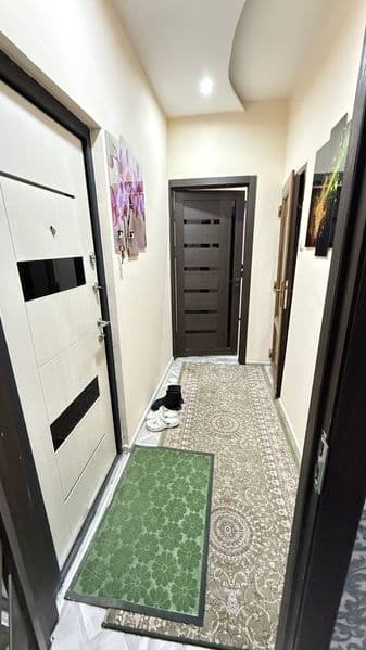 toza ozoda joy  bilan turushga oʻqiydigan ishlaydigan qizla 