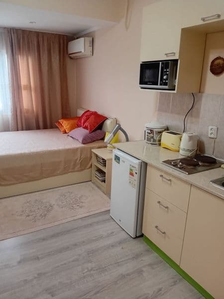 Сдаётся квартира рядом с метро Ойбек<br />
Все условия есть 