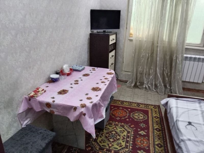 Ижарага берилади 1-хонали квартира (общага). Жихозлари билан