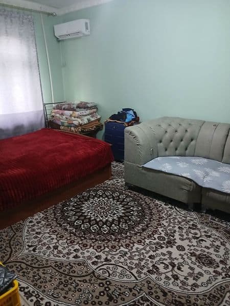 Vodnik bozorchasiga yaqin joyda 1 xona opshishita uy oilaga 