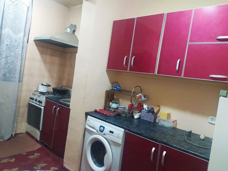 Сдаю на аренду 3 комнатную <br />
квартиру. 2 этаж. Тел.93 5