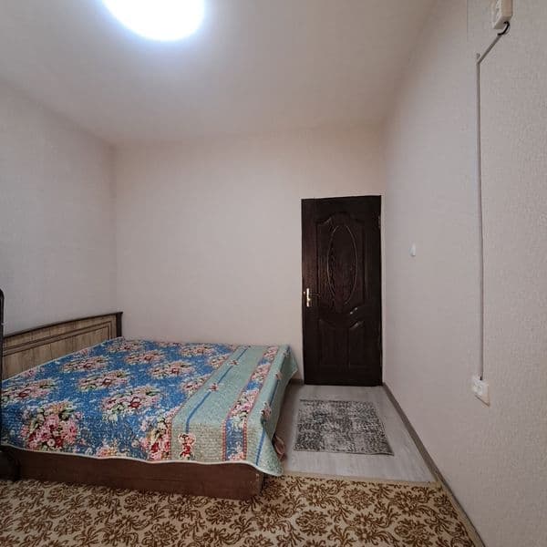 O‘qiydigan va ishlaydigan qiz va ayollar uchun 1 xona berila