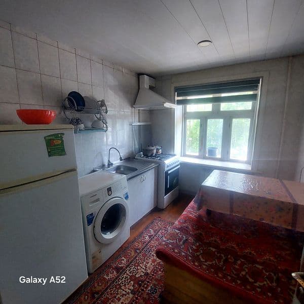 1 ком . За 300 $ . 2 - этаж<br />
Кирпич . Ремонт сред.<br / — фото 4