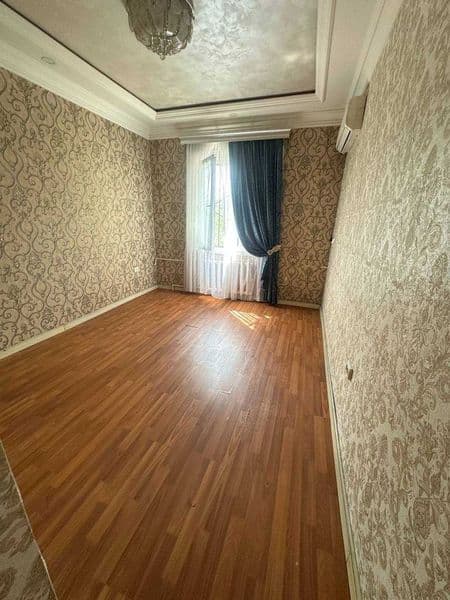 -Район: Мирабад<br />
-Этаж: 2/4/4<br />
-Площадь: 60м²<br /