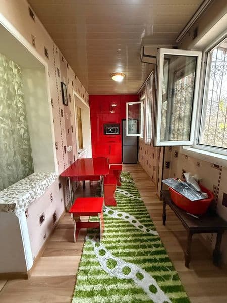 Yunusobod 15kv arentir peteshok<br />
2 xonali uy 2 etaj toz