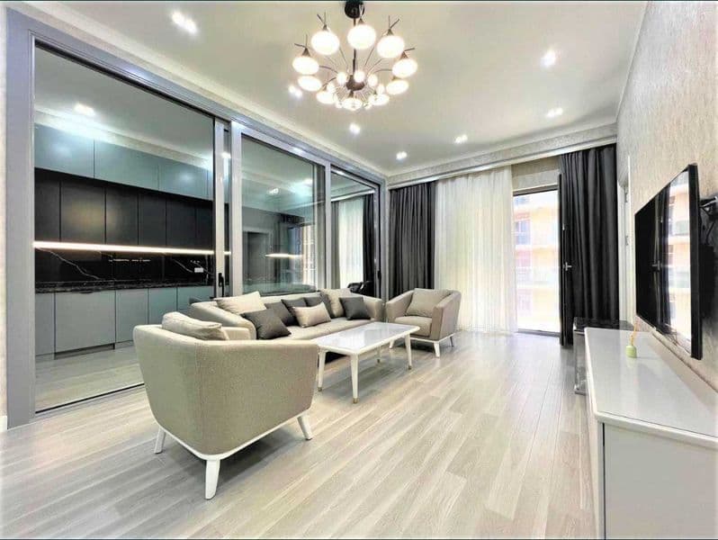 2х комнтная квартира <br />
Площадь 80м2<br />
Этаж 4 <br />