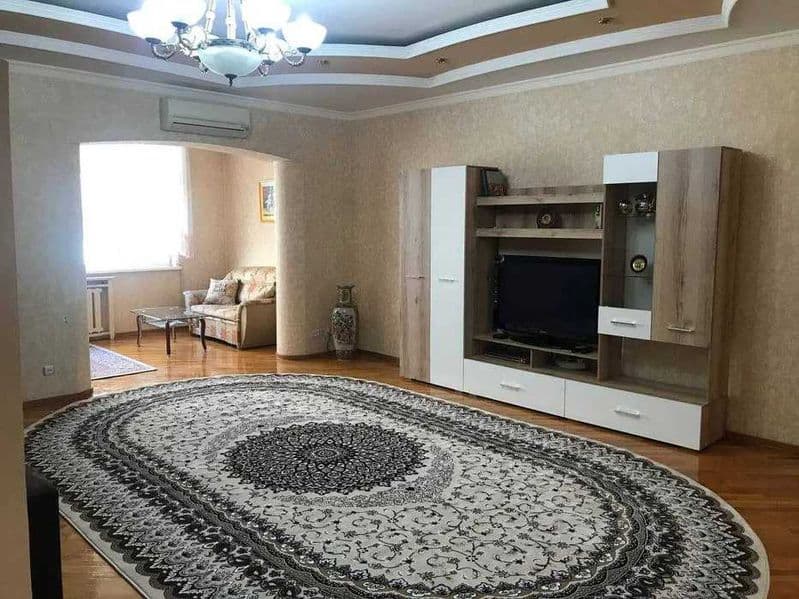 Квартира в центре укомплектована мебелью и техникой. — фото 2