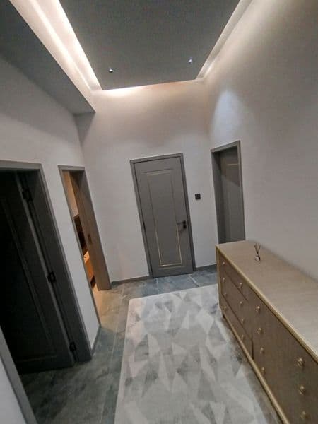 Срочно сдаётся квартира трёхкомнатная хорошая уютная квартир — фото 5