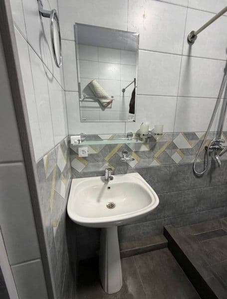 Oybek metro 5 daqiqalik yul 2 xonali shinam kvartera ijaraga — фото 5