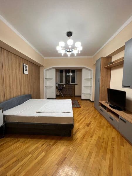 Отличное расположение дома - всё рядом - много магазинов, Це — фото 3