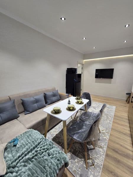 Аренда 2 комнатная <br />
Этаж 1<br />
Площадь 45 кв.м<br />