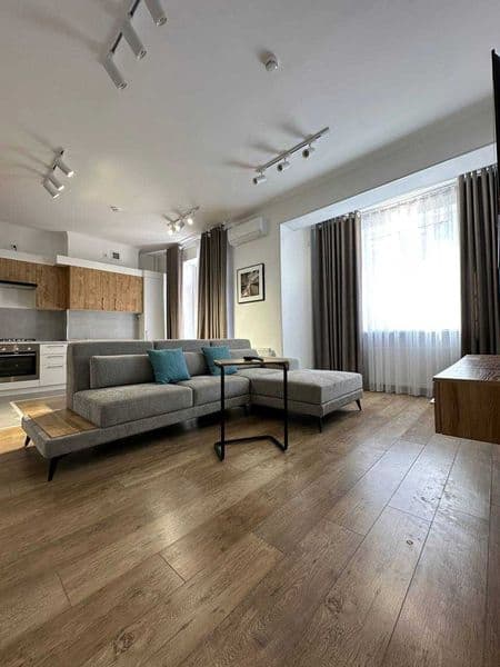 • Район: Мирзо Улугбек <br />
• Ц 1 <br />
• Комнат: 3<br />