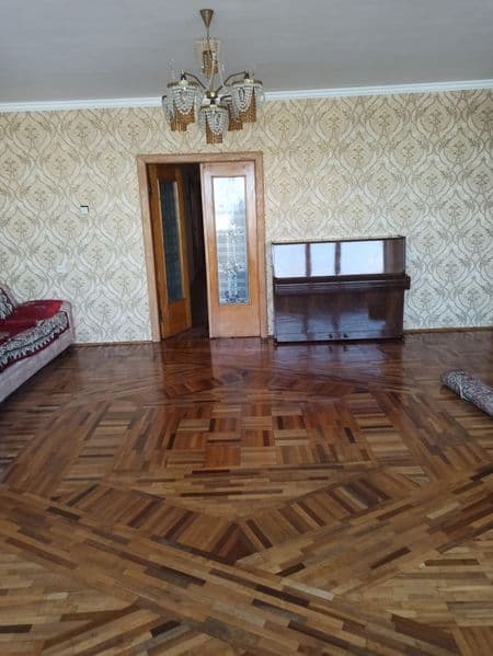 Сдается пятикомнатная <br />
<br />
 переделанная в шести ко