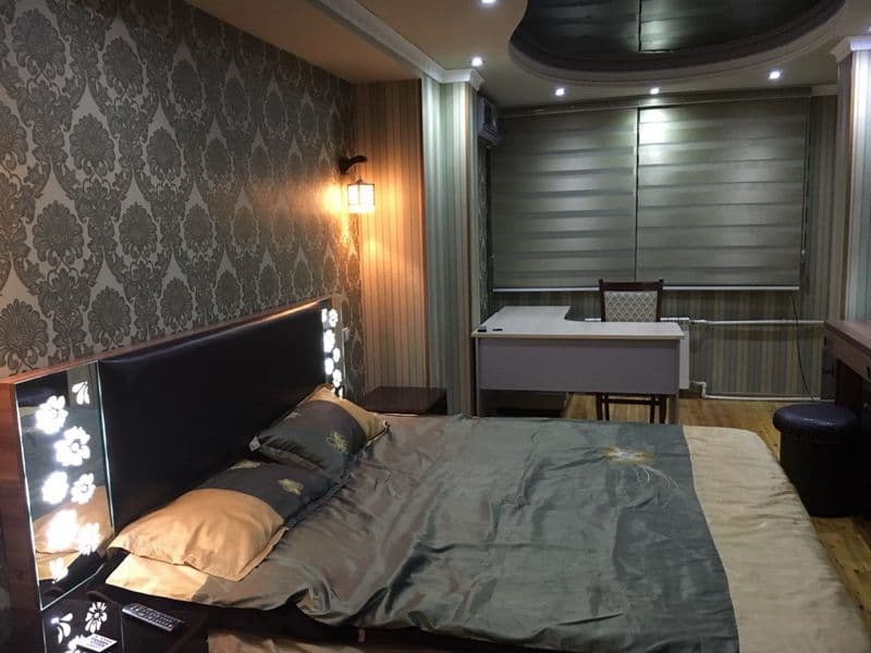 Сдаётся 3-комнатная квартира у метро «Дружба народов».<br />