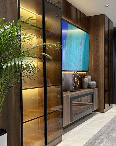 ЖУ Парисиен<br />
Комнаты-2<br />
Этаж-5<br />
Этажность-9<b