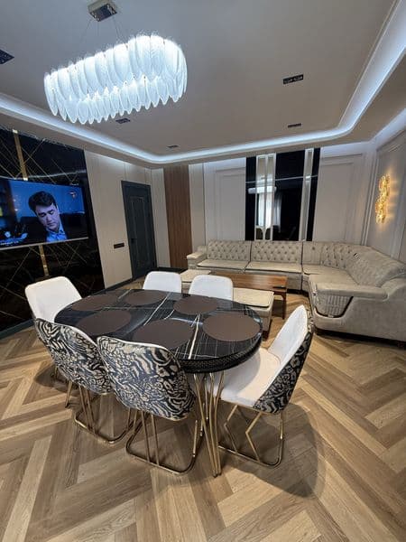 Ц1 да арендага берилади улица С.Азимова 62 кв хама нарсаси б