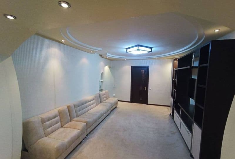 Метро горький <br />
2/2/5<br />
50м2<br />
550$ договоров