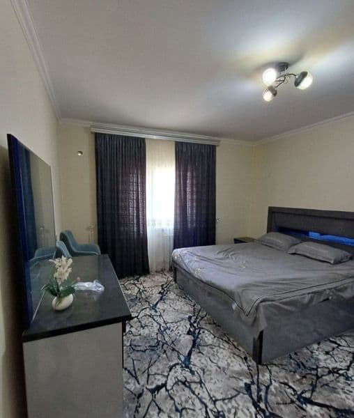 Яккасарой туманида 2 хонали квартира ижарага берилади.<br />