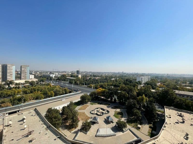 Самый центр города<br />
Аренда на долгосрок<br />
3 комнаты