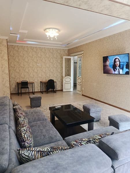 Шаҳар марказида, барча қулайликларга эга кенг ва шинам хонад