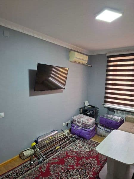 Сдаю в аренду в центре метро Космонавты<br />
2х комнатная<b — фото 4