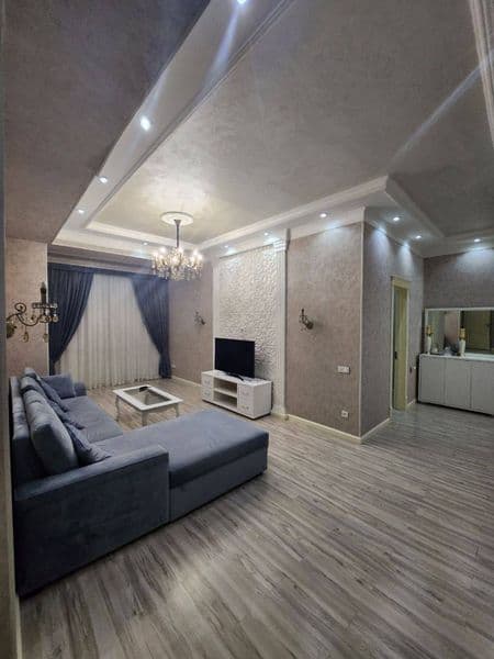 Отличное расположение дома - всё рядом - много магазинов, Це — фото 2