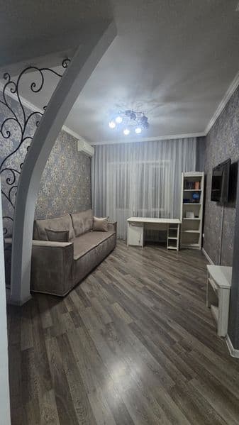Чиланзар-1 <br />
2ком на 2этаже <br />
Кирпич 50м <br />
Вы