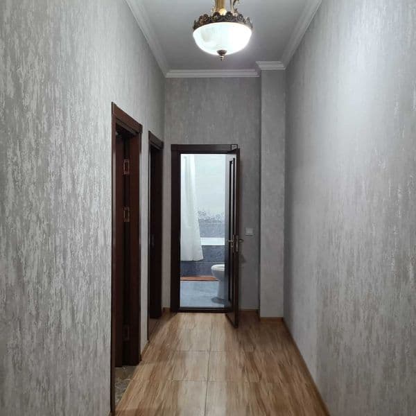 Миробод тум.<br />
2/5/5 кв.  катта 82 м2, Лифт бор<br />
2 