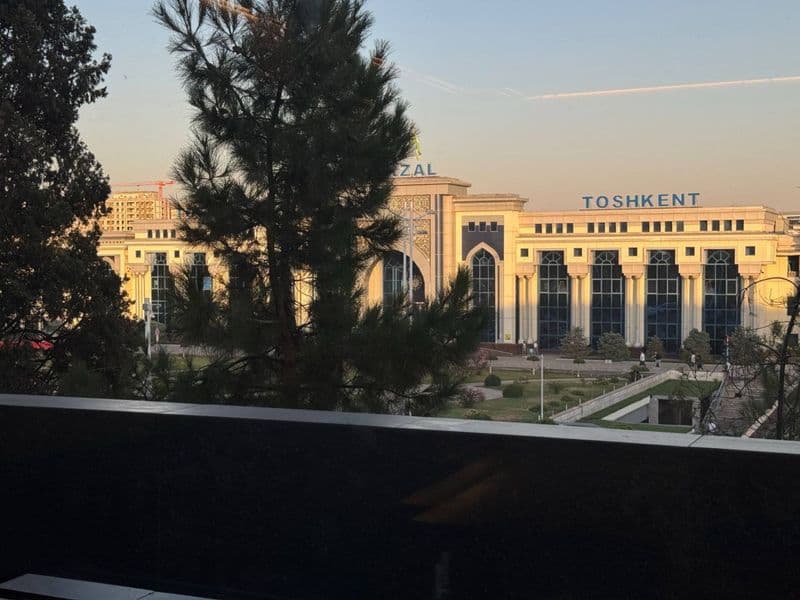 Отличное расположение дома - всё рядом - много магазинов, Це — фото 5