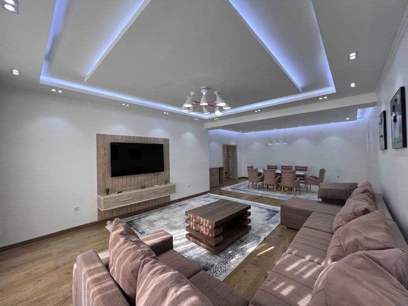 • Ор-р: Госпитальный<br />
• Комнат: 3<br />
• Этаж: 4<br />