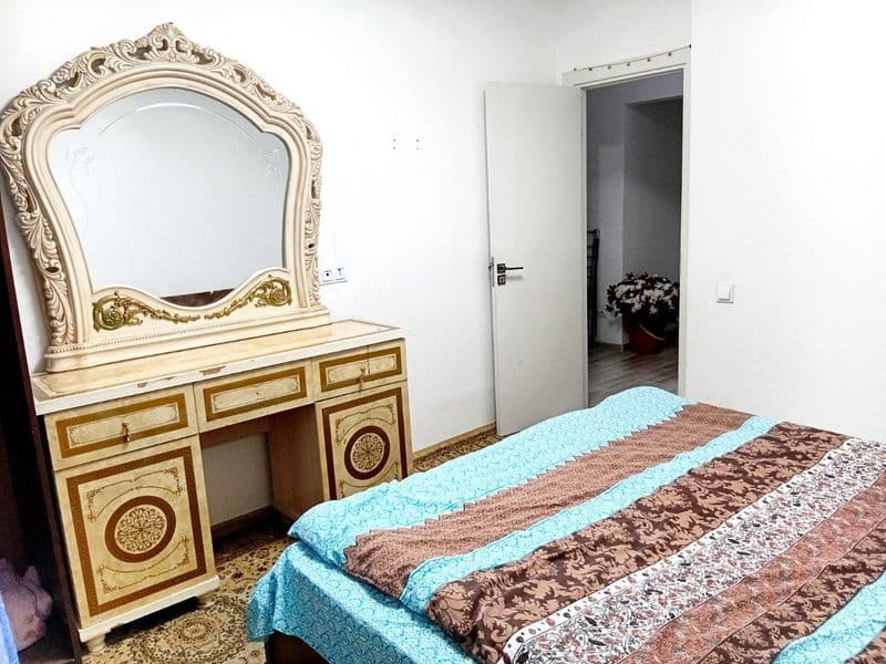 Сдаётся 3 комнатной квартире 1 комната, все удобство имеются