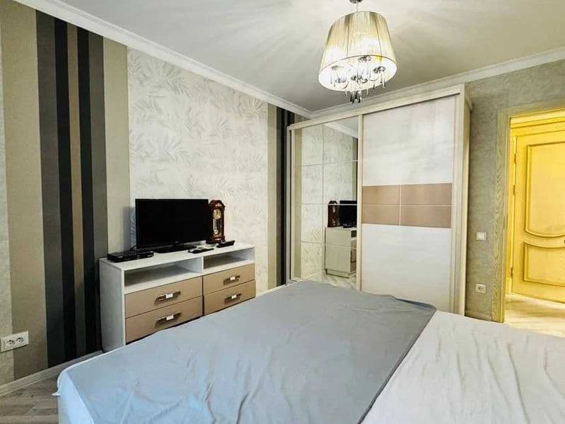 Манзил : метро ойбек<br />
<br />
- хона 3<br />
- қават 2<b — фото 2