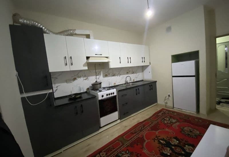 400$<br />
Yangi choshtepada 2 xonali uy <br />
Maklerlar be