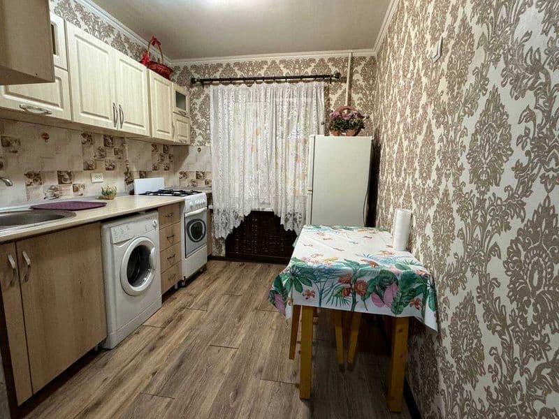 Сдается 1 ком на 1 этаже 4 этажного кирпичного дома (без бал