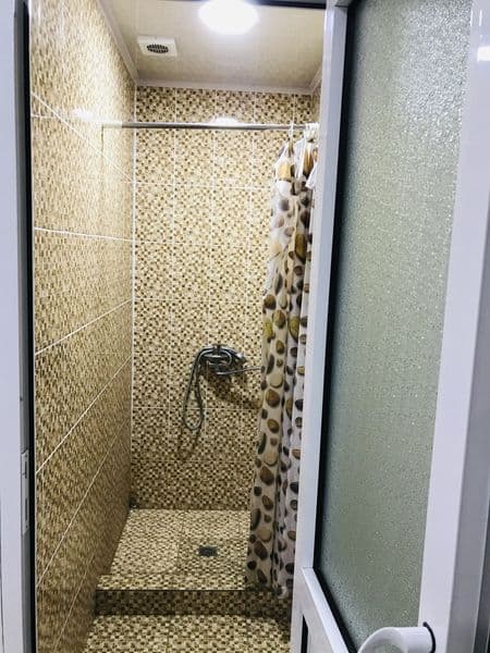 Отличная локация — рядом с метро Новза (г. Ташкент).<br />
< — фото 2