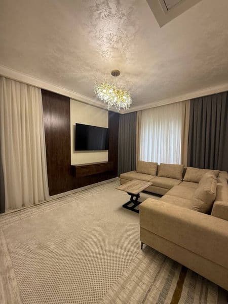 Квартира полностью обставлена мебелью и техникой звоните ест