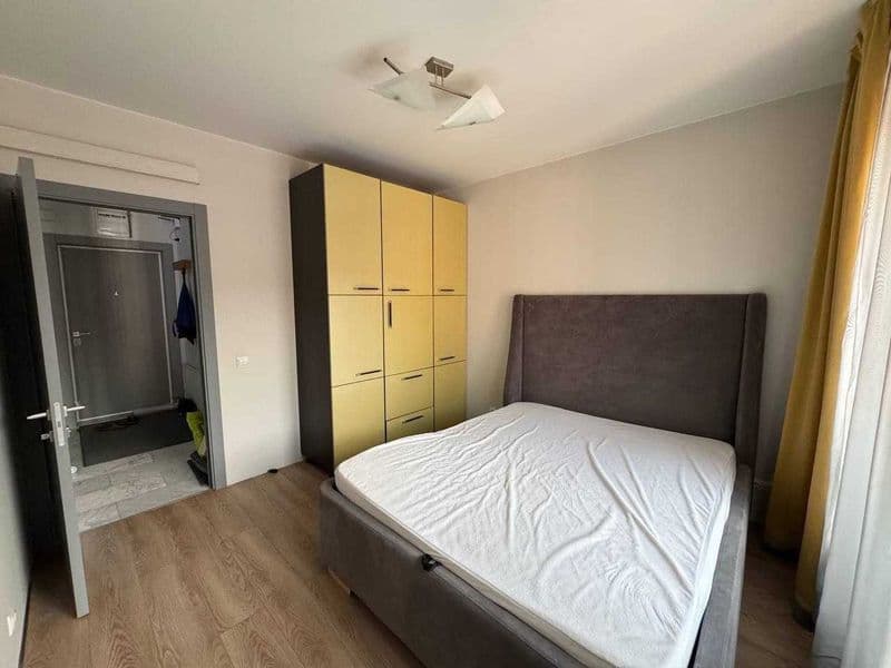 2 комнатную квартиру на 6 этаже,<br />
В квартире есть все н