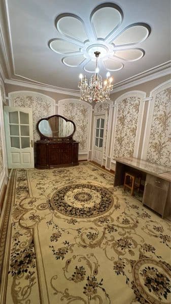 Сдаётся 5-комнатная квартира<br />
3 этаж из 5<br />
<br />
