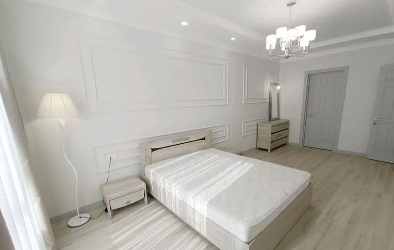 Oybek Nrg da 2 xonali kvartira ijaraga beriladi.Oybek metro 