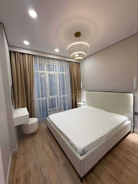 2 комнатную квартиру на 4 этаже,<br />
В квартире есть все н