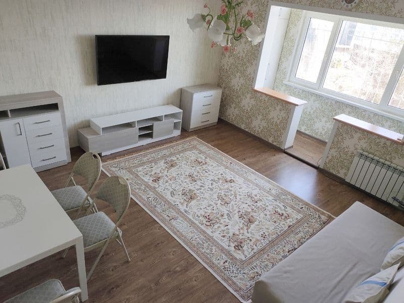 Сдаю двухкомнатную ,просторную, очень аккуратную квартиру со