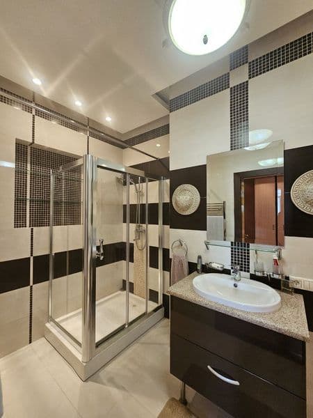 Сдаётся в аренду (2+1) 3-этаж<br />
ул. Аккурган, кафе Bon, 