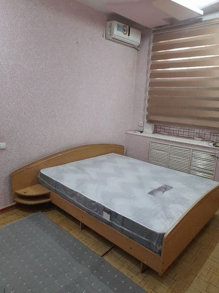 Дом аирпичный двух этажныц первый этаж. Отдельный вход.всё н